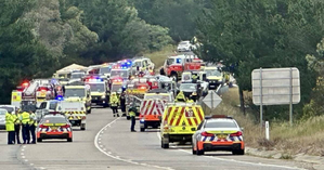 Five-vehicle crash kills 2, injures dozen in Australia | Five-vehicle crash kills 2, injures dozen in Australia Five-vehicle crash kills 2, injures dozen in Australia | Five-vehicle crash kills 2, injures dozen in Australia