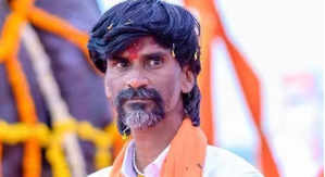 Ailing Maratha leader Manoj Jarange-Patil goes in ambulance to cast vote in Jalna | Ailing Maratha leader Manoj Jarange-Patil goes in ambulance to cast vote in Jalna