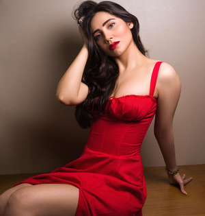 Zahrah Khan aspires to follow mother Salma Agha’s successful footsteps | Zahrah Khan aspires to follow mother Salma Agha’s successful footsteps Zahrah Khan aspires to follow mother Salma Agha’s successful footsteps | Zahrah Khan aspires to follow mother Salma Agha’s successful footsteps
