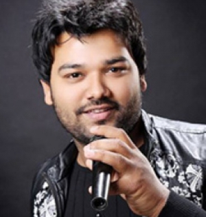 Singer Altamash Faridi to perform on New Year in Indore with his brothers | Singer Altamash Faridi to perform on New Year in Indore with his brothers Singer Altamash Faridi to perform on New Year in Indore with his brothers | Singer Altamash Faridi to perform on New Year in Indore with his brothers