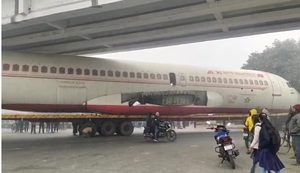 Aircraft gets stuck under flyover in Bihar's East Champaran, causes traffic jams | Aircraft gets stuck under flyover in Bihar's East Champaran, causes traffic jams Aircraft gets stuck under flyover in Bihar's East Champaran, causes traffic jams | Aircraft gets stuck under flyover in Bihar's East Champaran, causes traffic jams