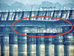 Telangana ministers visit damaged barrage of Kaleshwaram project | Telangana ministers visit damaged barrage of Kaleshwaram project
