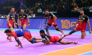 PKL 10: Pardeep Narwal's Super 10 takes UP Yoddhas over the line against Bengaluru Bulls | PKL 10: Pardeep Narwal's Super 10 takes UP Yoddhas over the line against Bengaluru Bulls