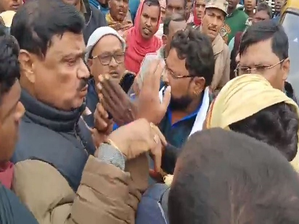 Bihar JD(U) MLA 'slaps' man demanding compensation after family member's death in accident | Bihar JD(U) MLA 'slaps' man demanding compensation after family member's death in accident Bihar JD(U) MLA 'slaps' man demanding compensation after family member's death in accident | Bihar JD(U) MLA 'slaps' man demanding compensation after family member's death in accident