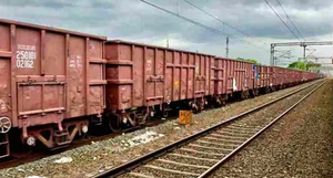 3 wagons of goods train carrying military equipment derail in Bihar's West Champaran | 3 wagons of goods train carrying military equipment derail in Bihar's West Champaran 3 wagons of goods train carrying military equipment derail in Bihar's West Champaran | 3 wagons of goods train carrying military equipment derail in Bihar's West Champaran