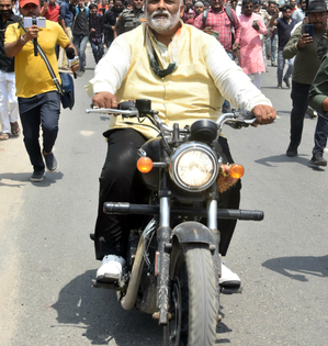 EC allots scissors symbol to Pappu Yadav | EC allots scissors symbol to Pappu Yadav