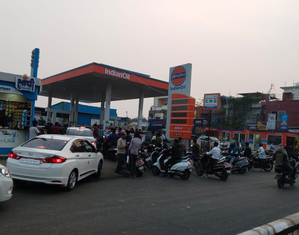 Drivers' protest against new hit-and-run law triggers fuel shortage in MP | Drivers' protest against new hit-and-run law triggers fuel shortage in MP Drivers' protest against new hit-and-run law triggers fuel shortage in MP | Drivers' protest against new hit-and-run law triggers fuel shortage in MP