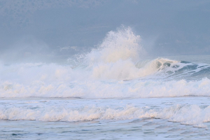 Tsunami observed at S. Korea's east coast after Japan's massive earthquake | Tsunami observed at S. Korea's east coast after Japan's massive earthquake