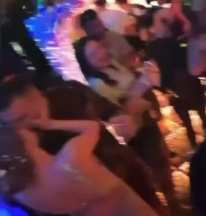 Taylor Swift, Travis Kelce kiss on dancefloor | Taylor Swift, Travis Kelce kiss on dancefloor