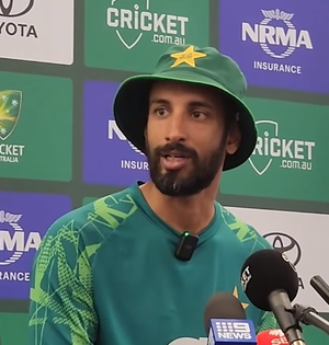 Shan Masood calls for 'country-wide search' to find David Warner's stolen cap | Shan Masood calls for 'country-wide search' to find David Warner's stolen cap