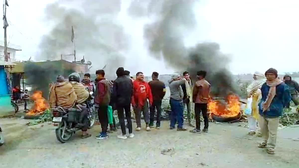 Normal life affected in Bihar after drivers observe strike against new hit-and-run law | Normal life affected in Bihar after drivers observe strike against new hit-and-run law Normal life affected in Bihar after drivers observe strike against new hit-and-run law | Normal life affected in Bihar after drivers observe strike against new hit-and-run law