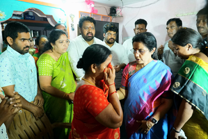 Chandrababu Naidu’s wife continues ‘Nijam Gelvali’ yatra, consoles kin of party workers | Chandrababu Naidu’s wife continues ‘Nijam Gelvali’ yatra, consoles kin of party workers Chandrababu Naidu’s wife continues ‘Nijam Gelvali’ yatra, consoles kin of party workers | Chandrababu Naidu’s wife continues ‘Nijam Gelvali’ yatra, consoles kin of party workers