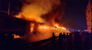 Benapole Express torched in Dhaka, 5 dead | Benapole Express torched in Dhaka, 5 dead Benapole Express torched in Dhaka, 5 dead | Benapole Express torched in Dhaka, 5 dead