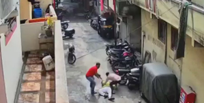 Two lawyers among 8 accused arrested for Pune don Mohol's killing, shunted to police custody | Two lawyers among 8 accused arrested for Pune don Mohol's killing, shunted to police custody Two lawyers among 8 accused arrested for Pune don Mohol's killing, shunted to police custody | Two lawyers among 8 accused arrested for Pune don Mohol's killing, shunted to police custody