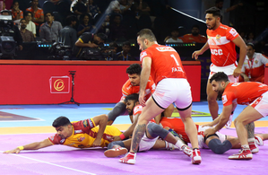 PKL 10: Gujarat Giants stage epic comeback to beat Telugu Titans 37-30 | PKL 10: Gujarat Giants stage epic comeback to beat Telugu Titans 37-30