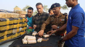 Drugs valued at Rs 100 crore seized in Assam, four arrested | Drugs valued at Rs 100 crore seized in Assam, four arrested Drugs valued at Rs 100 crore seized in Assam, four arrested | Drugs valued at Rs 100 crore seized in Assam, four arrested