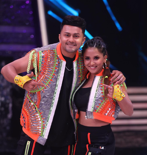 Awez Darbar meets with an accident during rehearsal, will quit ‘Jhalak Dikhhla Jaa’ | Awez Darbar meets with an accident during rehearsal, will quit ‘Jhalak Dikhhla Jaa’ Awez Darbar meets with an accident during rehearsal, will quit ‘Jhalak Dikhhla Jaa’ | Awez Darbar meets with an accident during rehearsal, will quit ‘Jhalak Dikhhla Jaa’