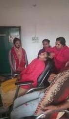 Chandauli police in UP helps 100 girls become beautician | Chandauli police in UP helps 100 girls become beautician