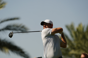 McIlroy takes a quadruple bogey but still leads in Dubai Invitational | McIlroy takes a quadruple bogey but still leads in Dubai Invitational