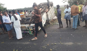 3 killed, 6 injured in Karnataka road accident | 3 killed, 6 injured in Karnataka road accident 3 killed, 6 injured in Karnataka road accident | 3 killed, 6 injured in Karnataka road accident