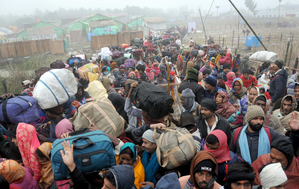 Bengal alerted to Bangladeshis infiltration bids amid Gangasagar Mela crowd | Bengal alerted to Bangladeshis infiltration bids amid Gangasagar Mela crowd Bengal alerted to Bangladeshis infiltration bids amid Gangasagar Mela crowd | Bengal alerted to Bangladeshis infiltration bids amid Gangasagar Mela crowd