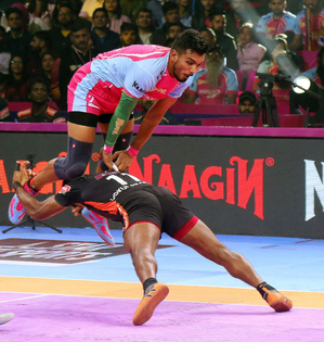 PKL 10: Jaipur Pink Panthers edge U Mumba 31-29 in 1001st game | PKL 10: Jaipur Pink Panthers edge U Mumba 31-29 in 1001st game PKL 10: Jaipur Pink Panthers edge U Mumba 31-29 in 1001st game | PKL 10: Jaipur Pink Panthers edge U Mumba 31-29 in 1001st game