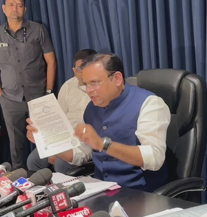 Maha Speaker defends verdict, accuses Shiv Sena-UBT of 'lying' | Maha Speaker defends verdict, accuses Shiv Sena-UBT of 'lying' Maha Speaker defends verdict, accuses Shiv Sena-UBT of 'lying' | Maha Speaker defends verdict, accuses Shiv Sena-UBT of 'lying'