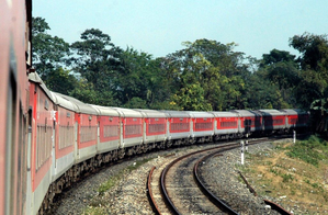 Close shave for Rajdhani Express in Bihar's Bhagalpur | Close shave for Rajdhani Express in Bihar's Bhagalpur Close shave for Rajdhani Express in Bihar's Bhagalpur | Close shave for Rajdhani Express in Bihar's Bhagalpur