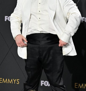 Paul Walter Hauser seen partying barefoot following 'rude' Emmys acceptance speech | Paul Walter Hauser seen partying barefoot following 'rude' Emmys acceptance speech Paul Walter Hauser seen partying barefoot following 'rude' Emmys acceptance speech | Paul Walter Hauser seen partying barefoot following 'rude' Emmys acceptance speech