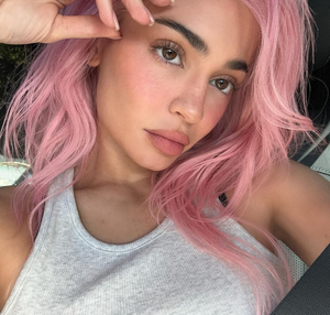 Kylie Jenner unveils transformation with bright pink hair | Kylie Jenner unveils transformation with bright pink hair Kylie Jenner unveils transformation with bright pink hair | Kylie Jenner unveils transformation with bright pink hair