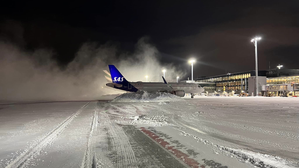 Oslo airport closes amid heavy snowfall | Oslo airport closes amid heavy snowfall Oslo airport closes amid heavy snowfall | Oslo airport closes amid heavy snowfall