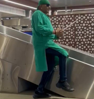 Percussionist Sivamani’s impromptu performance on 'Humma Humma' surprises travellers at Kochi airport | Percussionist Sivamani’s impromptu performance on 'Humma Humma' surprises travellers at Kochi airport Percussionist Sivamani’s impromptu performance on 'Humma Humma' surprises travellers at Kochi airport | Percussionist Sivamani’s impromptu performance on 'Humma Humma' surprises travellers at Kochi airport