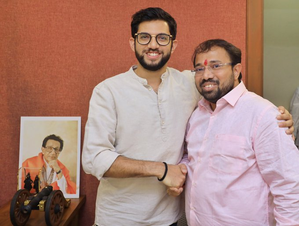 Thackeray Jr aide nabbed in 'khichdi scam', sent to 5 days ED custody | Thackeray Jr aide nabbed in 'khichdi scam', sent to 5 days ED custody Thackeray Jr aide nabbed in 'khichdi scam', sent to 5 days ED custody | Thackeray Jr aide nabbed in 'khichdi scam', sent to 5 days ED custody