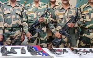 BSF seizes AK-47 rifle, two magazines near India-Pak border | BSF seizes AK-47 rifle, two magazines near India-Pak border BSF seizes AK-47 rifle, two magazines near India-Pak border | BSF seizes AK-47 rifle, two magazines near India-Pak border