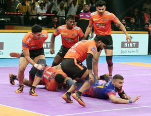 Ashu Singh scores 17 points as Dabang Delhi KC beat U Mumba 39-33 | Ashu Singh scores 17 points as Dabang Delhi KC beat U Mumba 39-33 Ashu Singh scores 17 points as Dabang Delhi KC beat U Mumba 39-33 | Ashu Singh scores 17 points as Dabang Delhi KC beat U Mumba 39-33