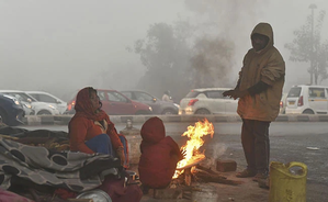 Delhi shivers at 4.8 deg C , air quality remains 'very poor' | Delhi shivers at 4.8 deg C , air quality remains 'very poor' Delhi shivers at 4.8 deg C , air quality remains 'very poor' | Delhi shivers at 4.8 deg C , air quality remains 'very poor'