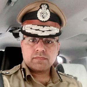 Senior cop injured in accident during half marathon event in Kolkata | Senior cop injured in accident during half marathon event in Kolkata Senior cop injured in accident during half marathon event in Kolkata | Senior cop injured in accident during half marathon event in Kolkata