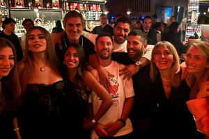 Sofia Vergara, Lionel Messi dine with friends at Miami steak house | Sofia Vergara, Lionel Messi dine with friends at Miami steak house