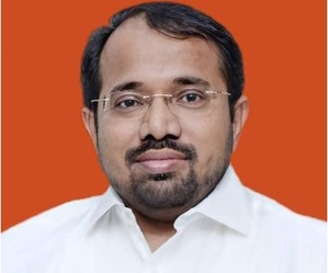 'Khichdi scam': Mumbai court extends Shiv Sena (UBT) leader's ED custody till Jan 25 | 'Khichdi scam': Mumbai court extends Shiv Sena (UBT) leader's ED custody till Jan 25 'Khichdi scam': Mumbai court extends Shiv Sena (UBT) leader's ED custody till Jan 25 | 'Khichdi scam': Mumbai court extends Shiv Sena (UBT) leader's ED custody till Jan 25