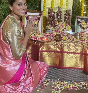 Shriya Saran wears her wedding saree to celebrate Pran Pratishtha of Ram Mandir | Shriya Saran wears her wedding saree to celebrate Pran Pratishtha of Ram Mandir