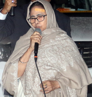 Mamata doesn't rule out 'sabotage' behind her minor accident on Wed | Mamata doesn't rule out 'sabotage' behind her minor accident on Wed Mamata doesn't rule out 'sabotage' behind her minor accident on Wed | Mamata doesn't rule out 'sabotage' behind her minor accident on Wed