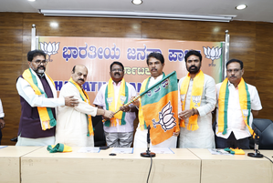 Cong chief Kharge’s aide joins BJP in K’taka | Cong chief Kharge’s aide joins BJP in K’taka
