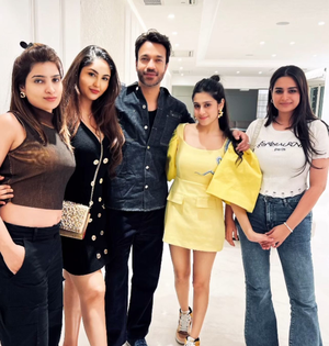 ‘Bigg Boss 17’: After eviction, Vicky Jain parties with Isha, Ayesha & Sana | ‘Bigg Boss 17’: After eviction, Vicky Jain parties with Isha, Ayesha & Sana ‘Bigg Boss 17’: After eviction, Vicky Jain parties with Isha, Ayesha & Sana | ‘Bigg Boss 17’: After eviction, Vicky Jain parties with Isha, Ayesha & Sana