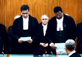 CJI Chandrachud administers oath to Justice Prasanna B. Varale as SC judge | CJI Chandrachud administers oath to Justice Prasanna B. Varale as SC judge CJI Chandrachud administers oath to Justice Prasanna B. Varale as SC judge | CJI Chandrachud administers oath to Justice Prasanna B. Varale as SC judge