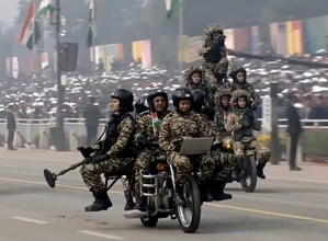 Women display motorcycle daredevil stunts at R-Day parade | Women display motorcycle daredevil stunts at R-Day parade Women display motorcycle daredevil stunts at R-Day parade | Women display motorcycle daredevil stunts at R-Day parade