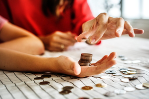 How middle-income families can make their money grow while playing safe | How middle-income families can make their money grow while playing safe How middle-income families can make their money grow while playing safe | How middle-income families can make their money grow while playing safe