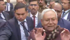 Nitish resigns, says things were not going well | Nitish resigns, says things were not going well Nitish resigns, says things were not going well | Nitish resigns, says things were not going well