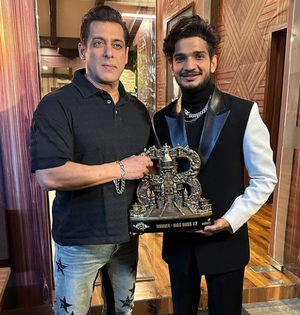 Munawar Faruqui shares photo with Salman after winning 'Bigg Boss 17’ | Munawar Faruqui shares photo with Salman after winning 'Bigg Boss 17’ Munawar Faruqui shares photo with Salman after winning 'Bigg Boss 17’ | Munawar Faruqui shares photo with Salman after winning 'Bigg Boss 17’