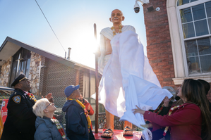 NYC Mayor Eric Adams Unveils New Mahatma Gandhi Statue Outside Hindu Temple After 2022 Vandalism Incidents | NYC Mayor Eric Adams Unveils New Mahatma Gandhi Statue Outside Hindu Temple After 2022 Vandalism Incidents