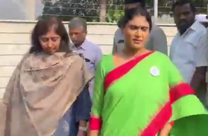 Sharmila meets Vivekananda Reddy’s daughter Sunitha | Sharmila meets Vivekananda Reddy’s daughter Sunitha Sharmila meets Vivekananda Reddy’s daughter Sunitha | Sharmila meets Vivekananda Reddy’s daughter Sunitha